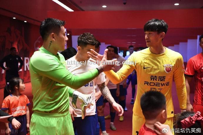 广东宏远险胜北京首钢，总决赛火爆开幕引众多球迷热议