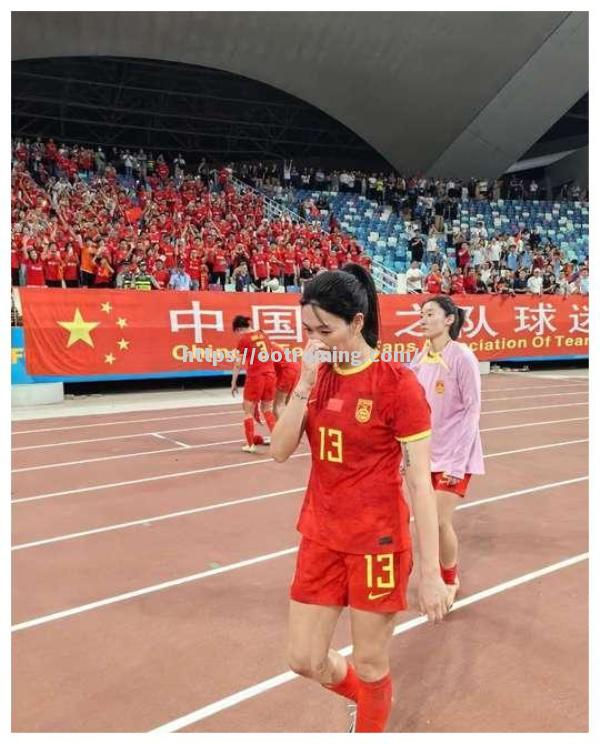 热血竞技：女足球员勇往直前