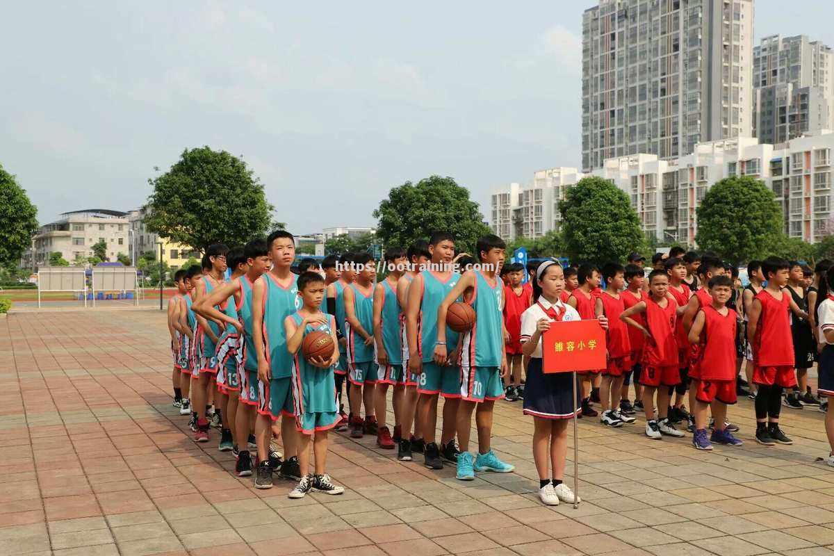 业余篮球联赛新赛季开赛，球队整装待发