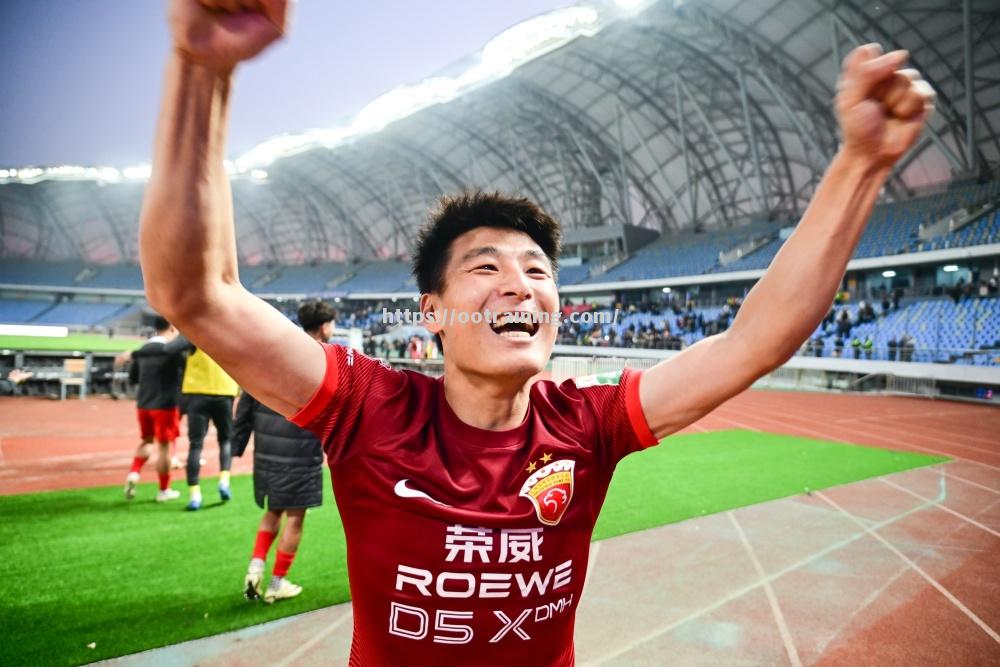 广州恒大客场大胜长春亚泰，继续领跑积分榜