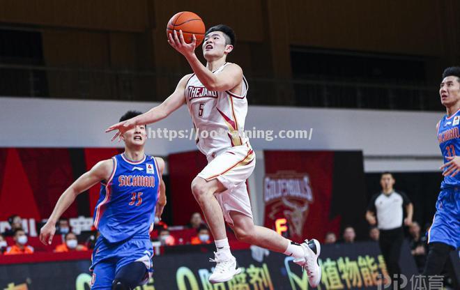 湖南队战胜浙江男篮，稳坐积分榜第一位置