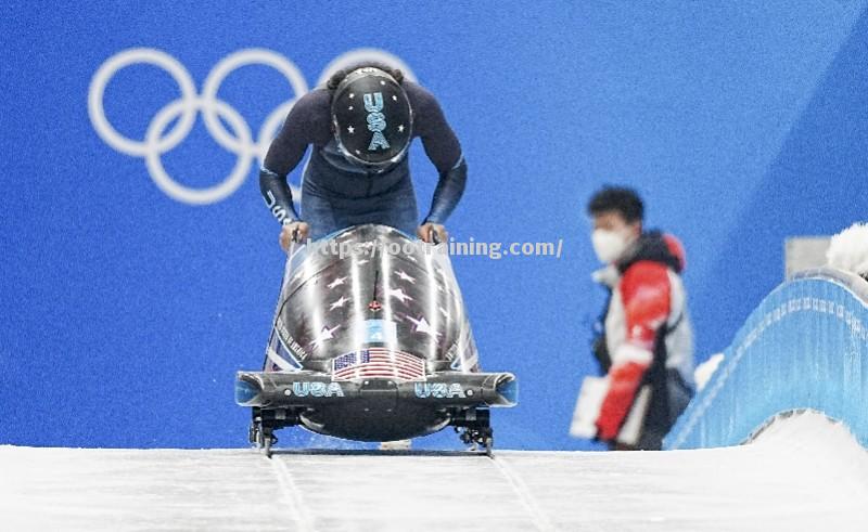 雪车比赛：美国队取得惊人突破，夺得金牌