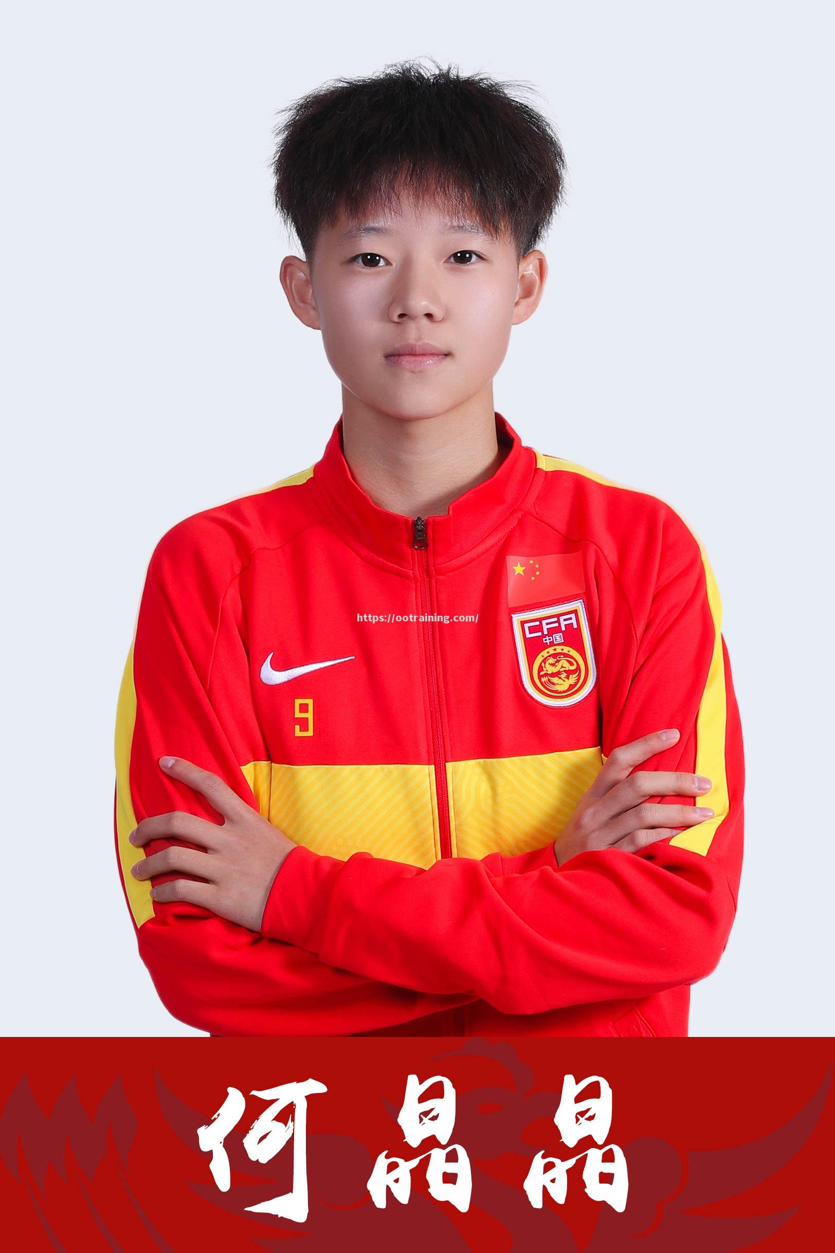 中国足球：女子球员表现亮眼斩获荣誉