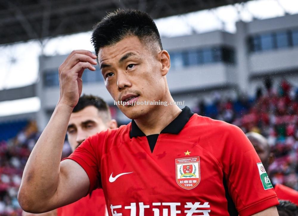 长春亚泰主场胜负难分，比分胶着激烈